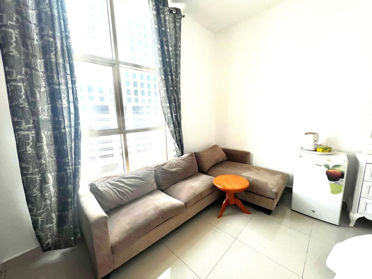 Private Room In 2Br Apartment Dubai Bagian luar foto
