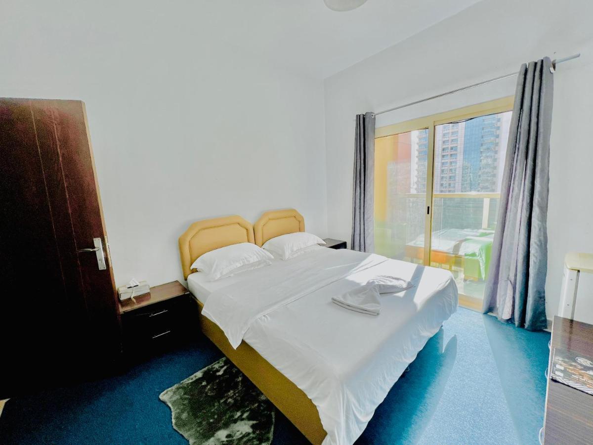 Private Room In 2Br Apartment Dubai Bagian luar foto